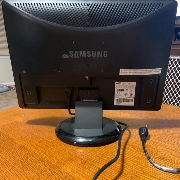 Samsung Computer Desktop Monitor - Picture 2 of 4